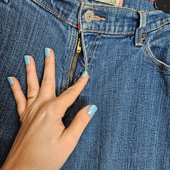 Levis Womens 550 Relaxed Fit Bootcut Jeans Size 12 Medium Blue Denim Casual - Picture 7 of 11